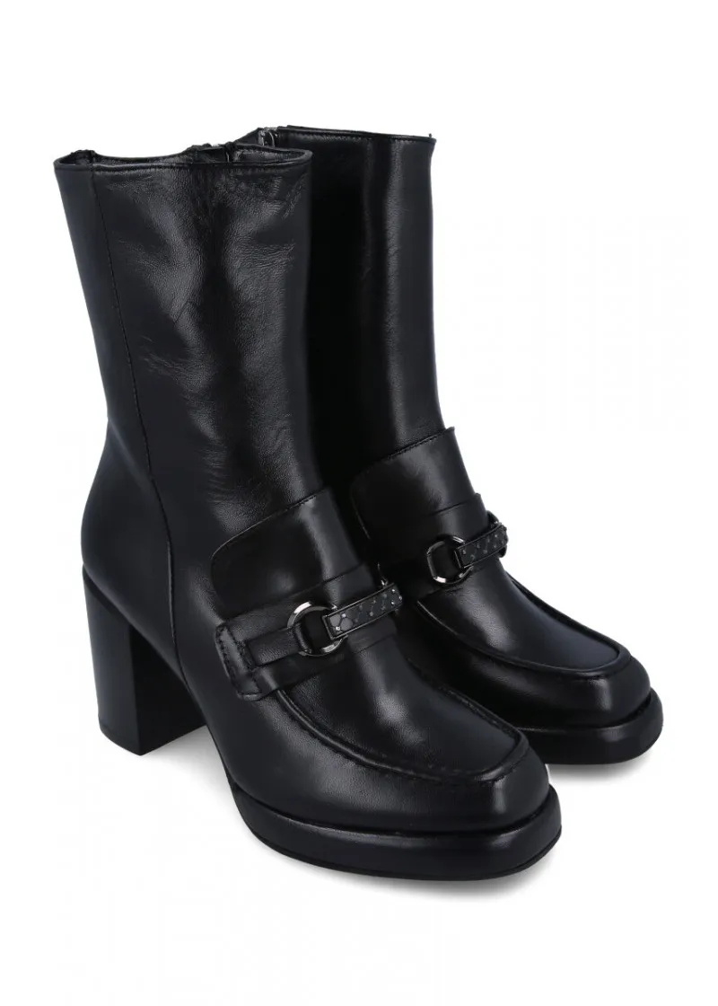 ANKLE BOOT 