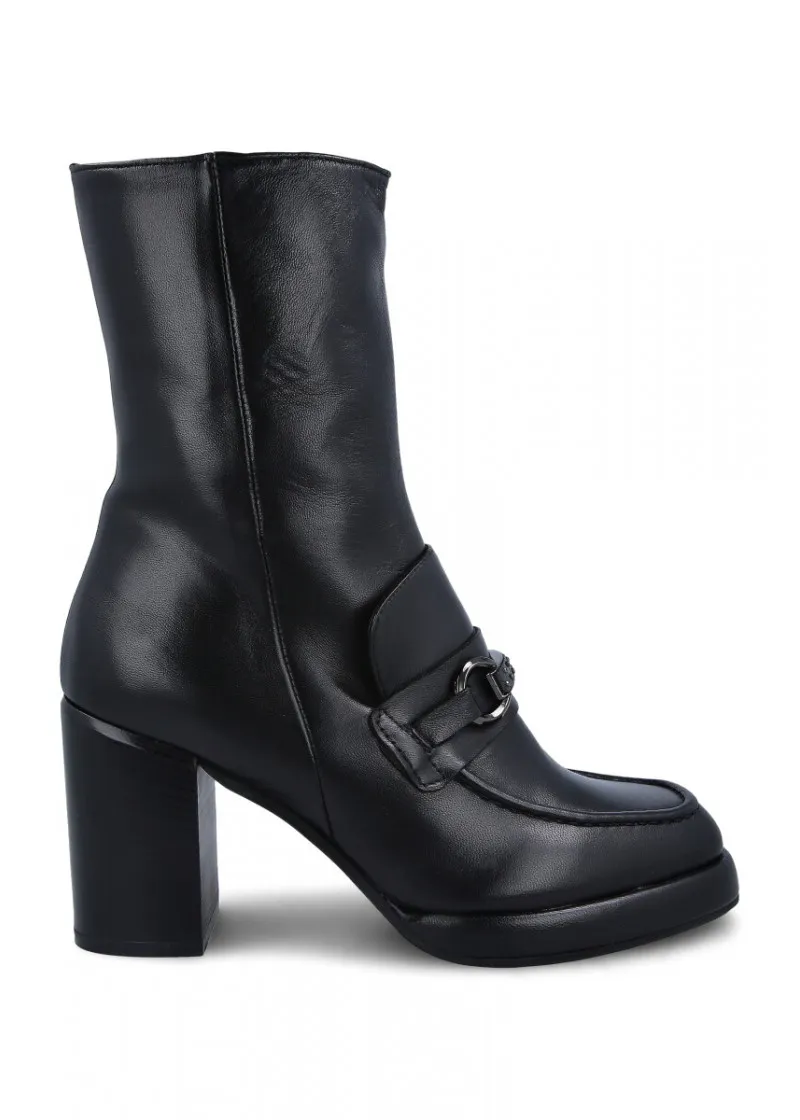 ANKLE BOOT 